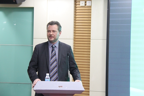 ��������פ���������������Lars Lund Rasmussen�´�