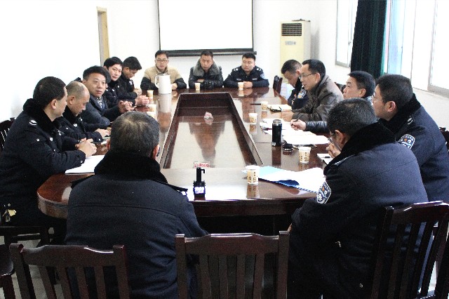 ͼΪ�������������ݿ�չ������й������齻���