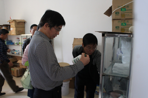 �������